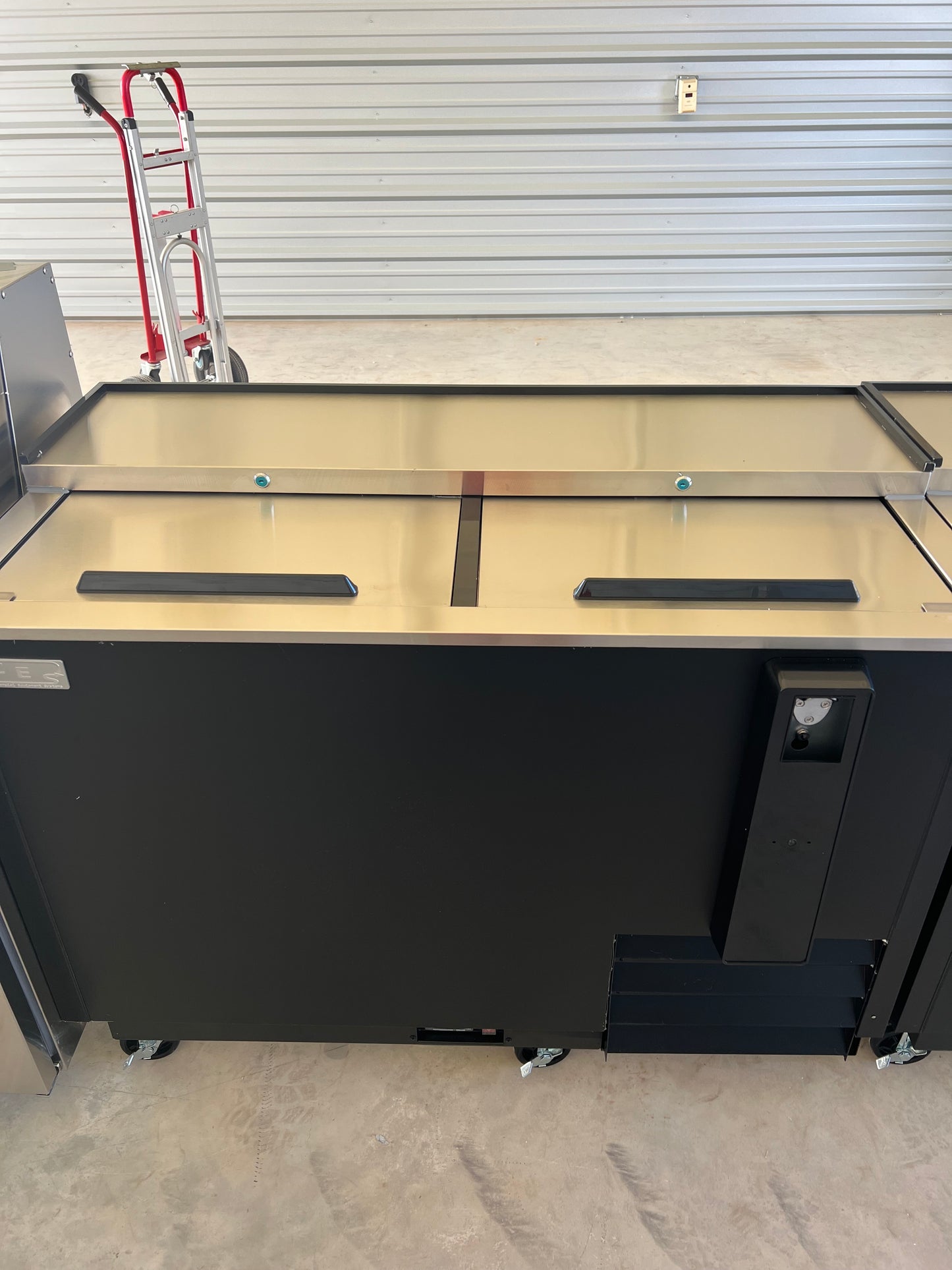 CES 50" Bottle Beer Cooler