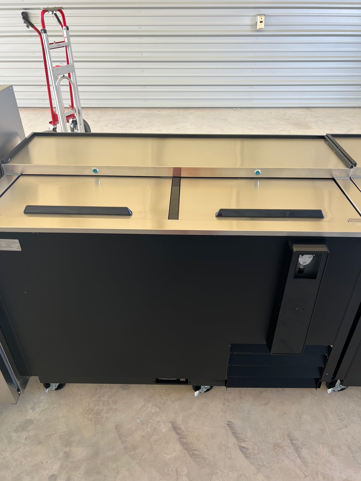 CES 50" Bottle Beer Cooler